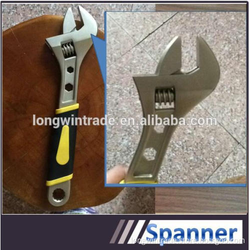 Adjustable spanner with different sizes